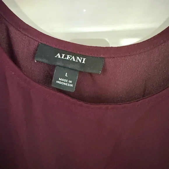 Elegant Burgundy Sleeveless Top - Picture 3 of 3